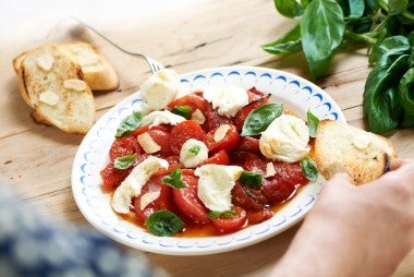 Ensalada caprese, una ensalada insignia de Italia como la panzanella.