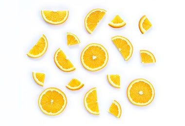Rodajas de naranja con cáscara y sus beneficios