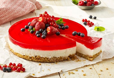 Cheesecake de frutos rojos y hierbas aromáticas para celebrar su Día Internacional.