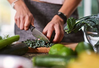 Cortar vegetales, qué hacer al cortarse en la cocina