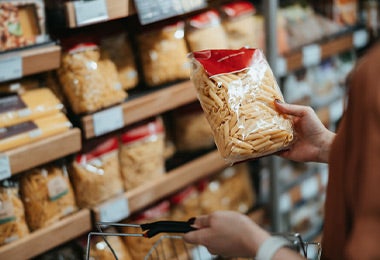 Tijeras de cocina para abrir empaque de pasta 