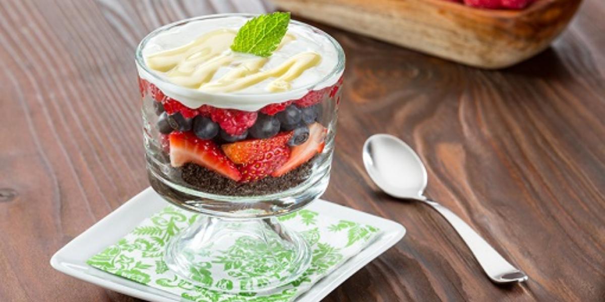 Parfait con yogurt fruta y arándanos | Recetas Nestlé