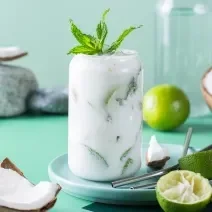 Limonada de coco y menta con NUTREN® Senior