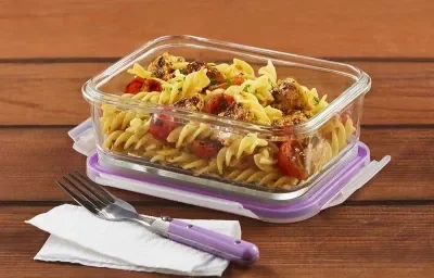 Pasta con pollo al ajo y cebolla