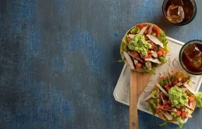 Tostadas con pollo y guacamole