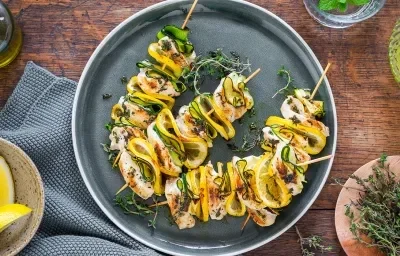 Haehnchen-Zucchini-Spiesse mit Zitrone