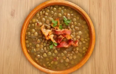 Sopa de lentejas con tocineta