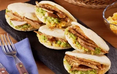 Arepas con Pollo Jugoso