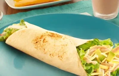 BURRITO COLOMBIANO DE POLLO ACOMPAÑADO CON MILO® FRÍO