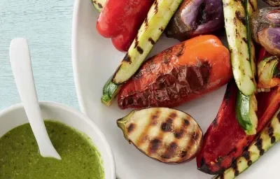 VERDURAS A LA PARRILLA CON PESTO DE RÚGULA