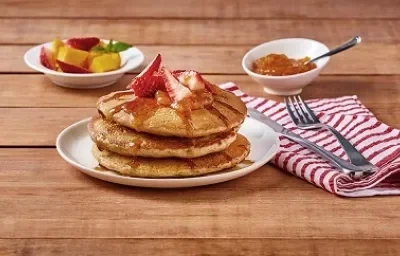 Hot cakes de avena con leche de almendras