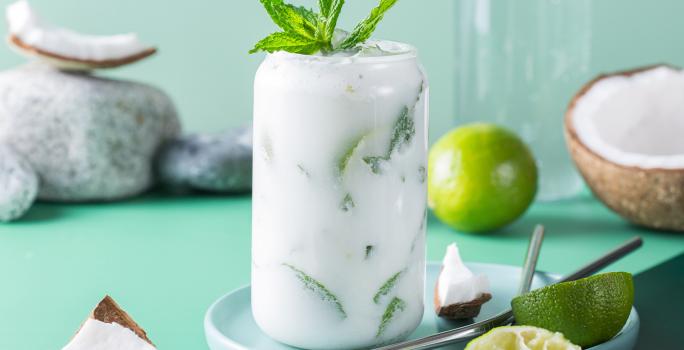 Limonada de coco y menta con NUTREN® Senior