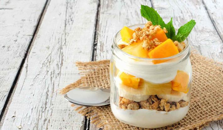 Parfait de mango y cereal