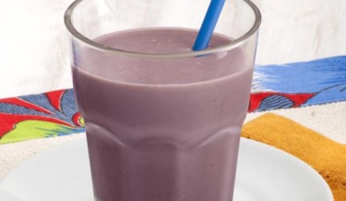 Batido de asaí y piña con NUTREN® Senior