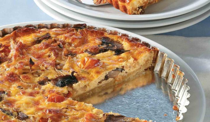 QUICHE DE CEBOLLAS CARAMELIZADAS CON TOMATES Y CHAMPIÑONES