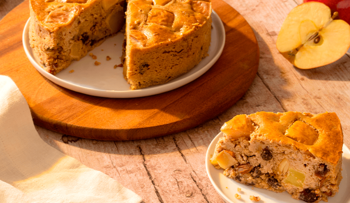 Pastel con manzanas, canela y frutos secos