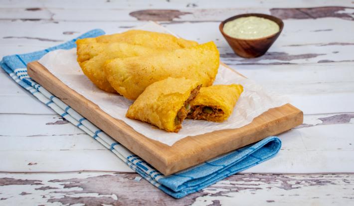 empanadas de maíz con ropa vieja