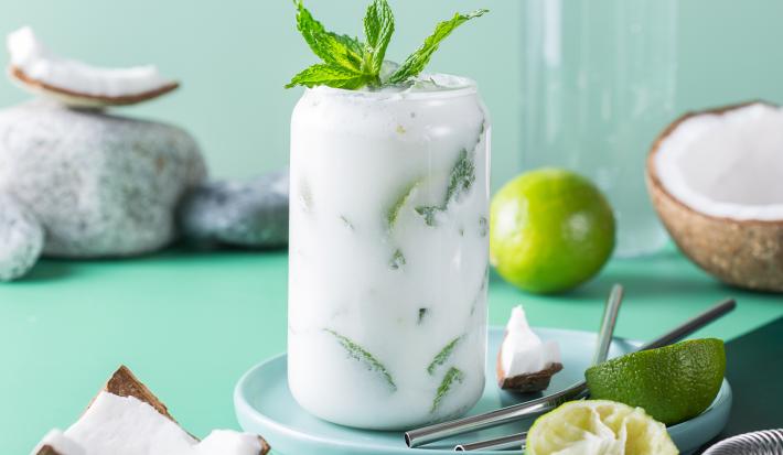 Limonada de coco y menta con NUTREN® Senior