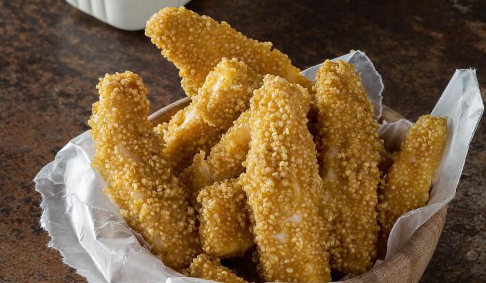 DEDITOS DE PESCADO APANADOS EN QUINOA