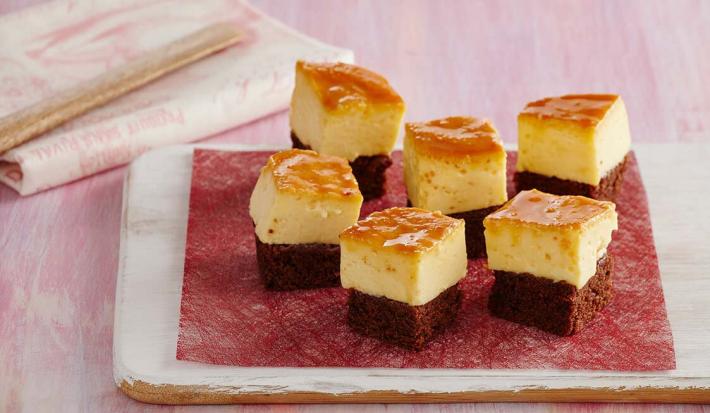 Flan de leche con base de brownie