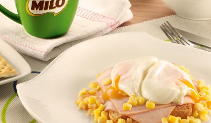 HUEVOS POCHADOS ACOMPAÑADOS CON MILO® CALIENTE