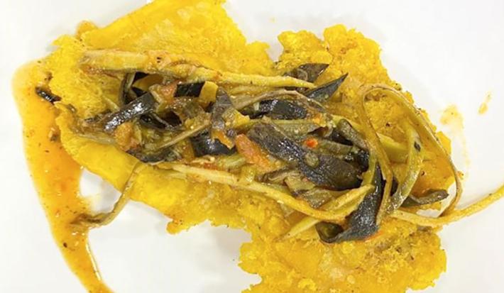 Tostones con carne falsa desmechada