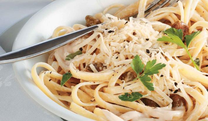 PASTA CON SALSA DE ATÚN Y ALCAPARRAS