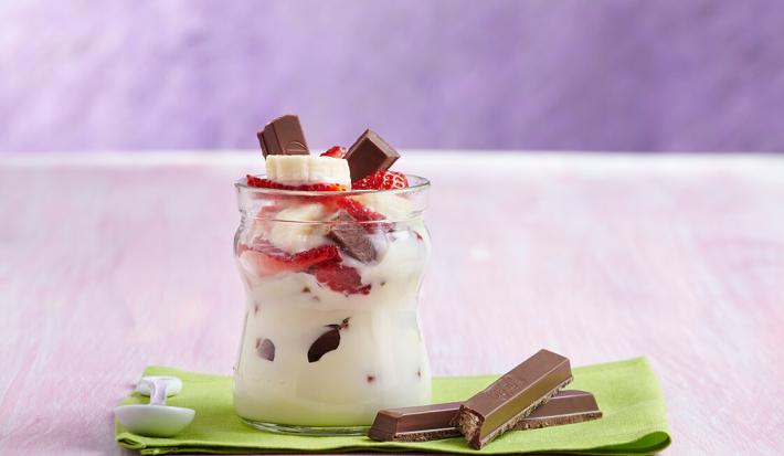 PARFAIT DE VAINILLA CON FRUTAS Y CHOCOLATE