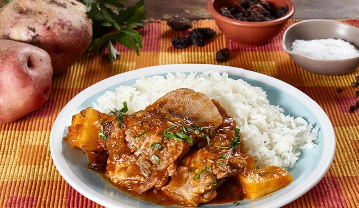 Lengua en salsa de ciruelas