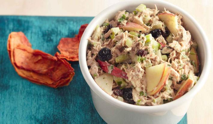 ENSALADITA DE ATÚN CON PASAS Y MANZANAS