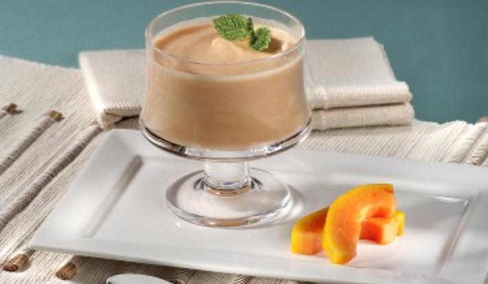 Bavaresa de papaya con mermelada de naranja