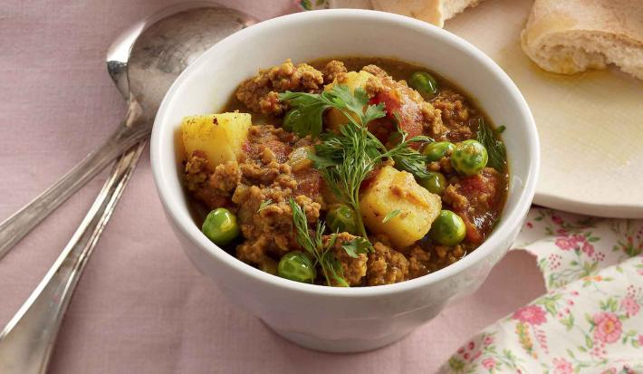 CURRY DE CARNE MOLIDA CON PAPAS Y ARVEJAS