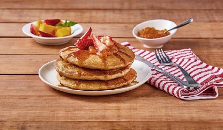 Hot cakes de avena con leche de almendras